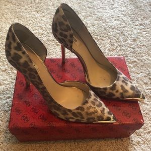 Leopard print Guess stiletto! 🐆 👠